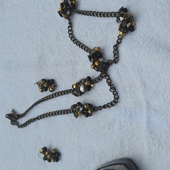 Charming Yellow and Black Women's Necklace Set - Picture 7 of 8